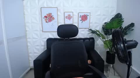 Snapshot of valentina_mature chatting on 8, 3, 2025 Valentina online show from 8, 3, 2025