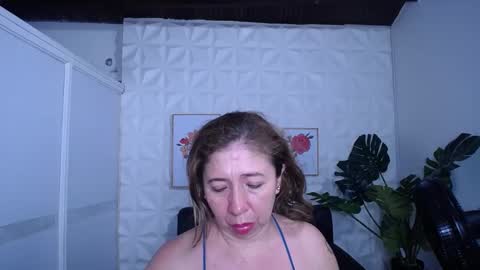 Snapshot of valentina_mature chatting on 9, 9, 2025 Valentina online show from 9, 9, 2025