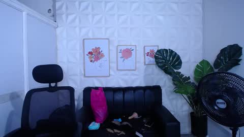 Snapshot of valentina_mature chatting on 28, 9, 2025 Valentina online show from 28, 9, 2025