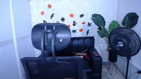 Snapshot of valentina_mature chatting on 1, 10, 2025 Valentina online show from 1, 10, 2025