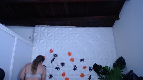 Snapshot of valentina_mature chatting on 8, 10, 2025 Valentina online show from 8, 10, 2025