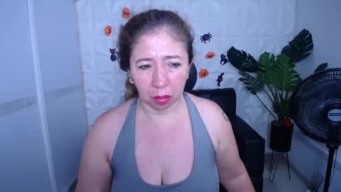 Snapshot of valentina_mature chatting on 12, 10, 2025 Valentina online show from 12, 10, 2025