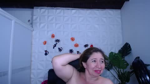 Snapshot of valentina_mature chatting on 20, 10, 2025 Valentina online show from 20, 10, 2025