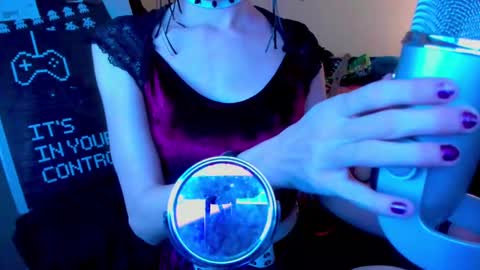 Tina Bates online show from 16, 9, 2025