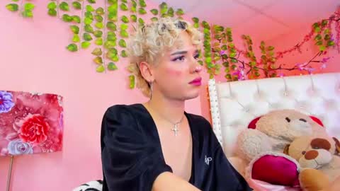valentinee_xo online show from 4, 7, 2026