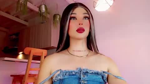 Snapshot of valentinne_marian chatting on 8, 2, 2025 Marian online show from 8, 2, 2025