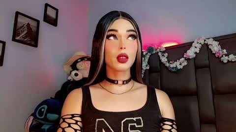 Snapshot of valentinne_marian chatting on 1, 10, 2025 Marian online show from 1, 10, 2025