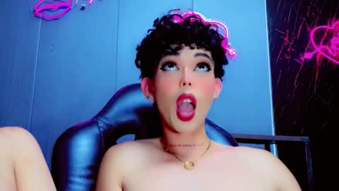 Snapshot of valentinne_marian chatting on 21, 11, 2025 Marian online show from 21, 11, 2025