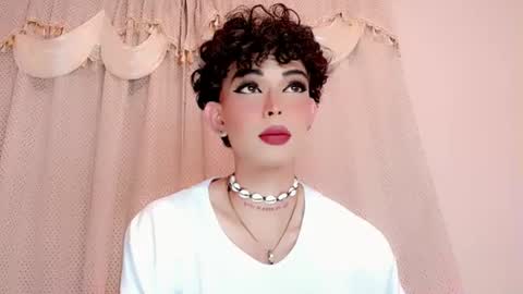 Snapshot of valentinne_marian chatting on 14, 12, 2025 Marian online show from 14, 12, 2025