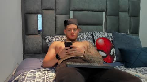 Snapshot of valentino_ferrari28 chatting on 12, 12, 2024 Valentino Ferrari online show from 12, 12, 2024