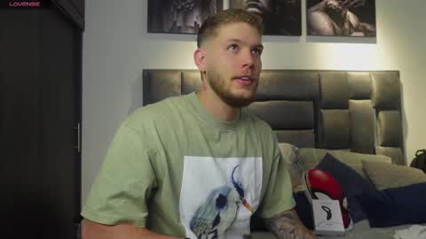 Snapshot of valentino_ferrari28 chatting on 8, 3, 2025 Valentino Ferrari online show from 8, 3, 2025