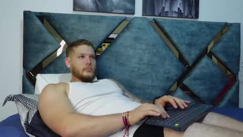 Snapshot of valentino_ferrari28 chatting on 8, 10, 2025 Valentino Ferrari online show from 8, 10, 2025