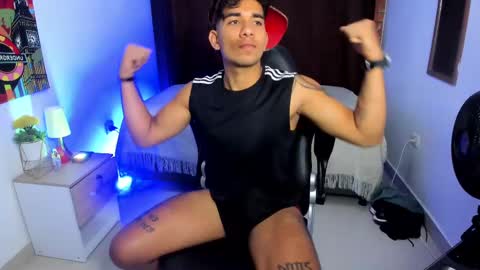 Snapshot of valentino_moura_ chatting on 25, 2, 2025 VALENTINO MOURA online show from 25, 2, 2025