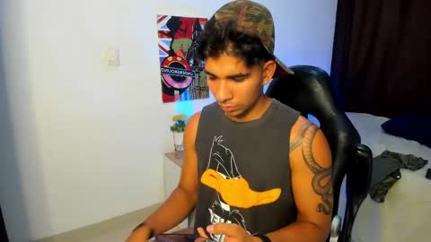 Snapshot of valentino_moura_ chatting on 26, 2, 2025 VALENTINO MOURA online show from 26, 2, 2025