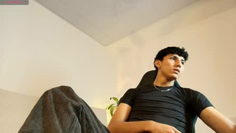 valentino_rey online show from 17, 4, 2026