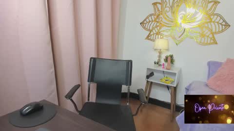 Snapshot of valeperez24 chatting on 6, 11, 2025 Valery And Daniel online show from 6, 11, 2025