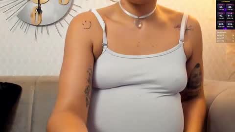 Snapshot of valeria_mtz chatting on 5, 3, 2025 valeria_mtz online show from 5, 3, 2025