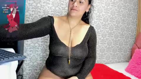 Costume lover online show from 4, 4, 2026