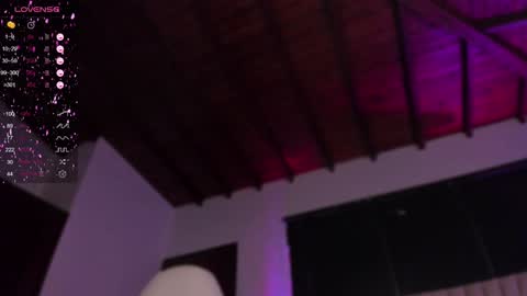 Snapshot of valeria_uribe22 chatting on 7, 2, 2025 online show from 7, 2, 2025