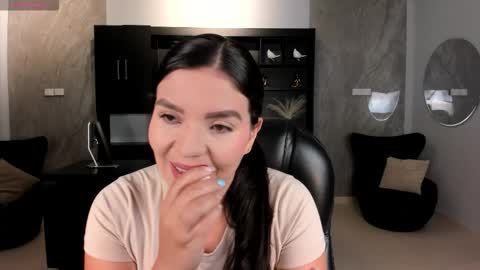 Snapshot of valeriaroldanx chatting on 26, 10, 2025 Valeria online show from 26, 10, 2025