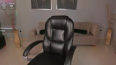 Snapshot of valeriaroldanx chatting on 5, 11, 2025 Valeria online show from 5, 11, 2025