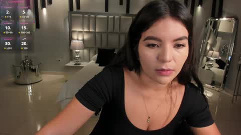 Snapshot of valeriaroldanx chatting on 18, 11, 2025 Valeria online show from 18, 11, 2025