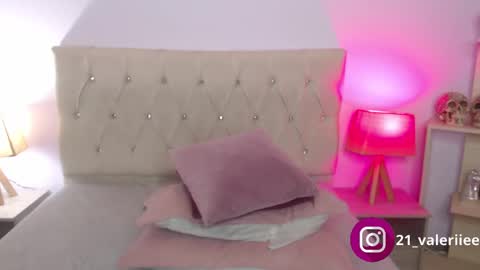 Snapshot of valerie_21 chatting on 4, 1, 2025 Valeriee online show from 4, 1, 2025