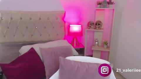 Snapshot of valerie_21 chatting on 6, 2, 2025 Valeriee online show from 6, 2, 2025