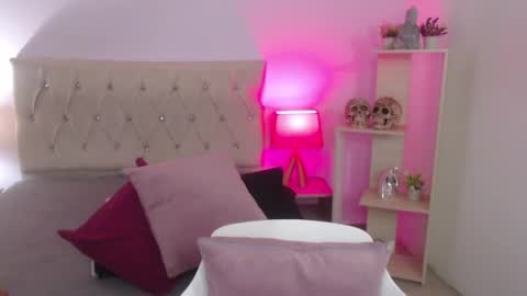 Snapshot of valerie_21 chatting on 28, 2, 2025 Valeriee online show from 28, 2, 2025
