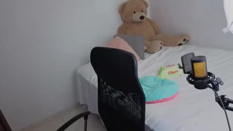 valerihouse_ online show from 14, 5, 2026