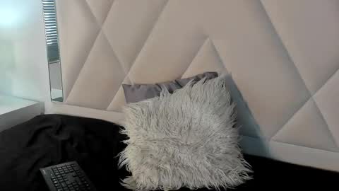 valerri_ online show from 11, 11, 2025