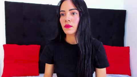 Snapshot of valerythompsonper chatting on 8, 9, 2025 valery online show from 8, 9, 2025