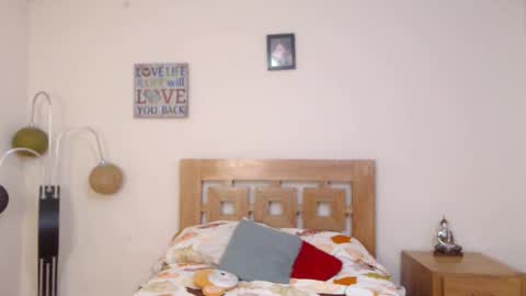 Snapshot of valesantodomingo chatting on 16, 9, 2025 Sofia online show from 16, 9, 2025