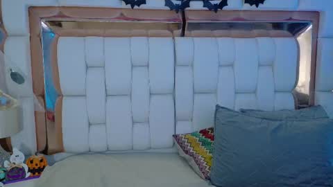 Valkiria moore  online show from 7, 10, 2025