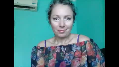 Snapshot of valleriwind chatting on 4, 2, 2025 ValleriWind online show from 4, 2, 2025