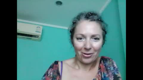 Snapshot of valleriwind chatting on 4, 2, 2025 ValleriWind online show from 4, 2, 2025