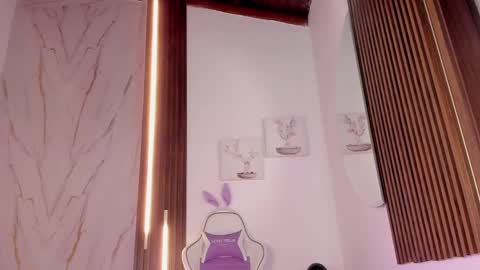 Snapshot of valloletsamar chatting on 4, 10, 2025 Vallolet Peach online show from 4, 10, 2025