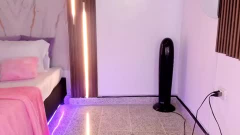 Snapshot of valloletsamar chatting on 5, 10, 2025 Vallolet Peach online show from 5, 10, 2025