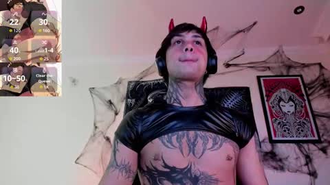 david guzman i model independenthelp me with a thumbs up online show from 22, 10, 2025