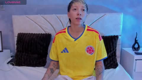 vane_grey online show from 18, 6, 2026