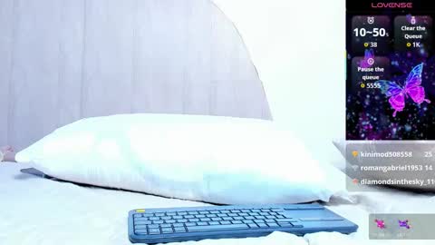 V A N E  online show from 28, 9, 2025