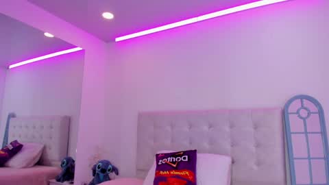 Snapshot of vanessa_cruz_18 chatting on 15, 5, 2026 Vane online show from 15, 5, 2026
