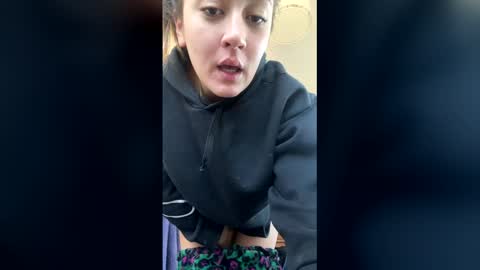 vanessareed_ online show from 3, 5, 2026