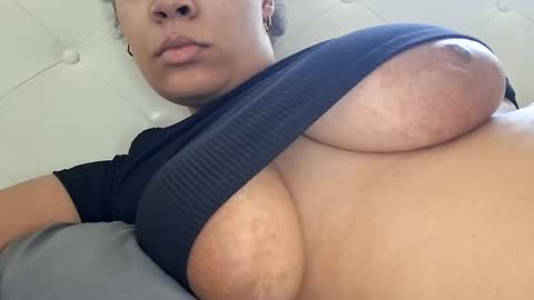Snapshot of vanessareign chatting on 10, 4, 2026 vanessareign online show from 10, 4, 2026