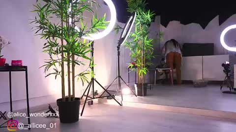 Vanessa Simon online show from 13, 2, 2025