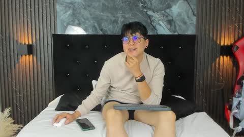 vanilla_hot_ online show from 1, 2, 2025