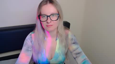 Mia online show from 3, 10, 2025