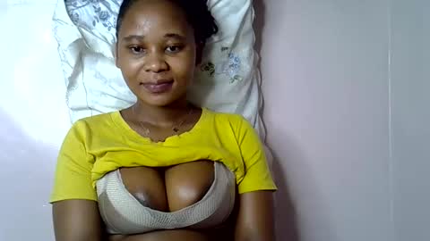 Snapshot of vanillavenus chatting on 25, 10, 2025 vanillavenus online show from 25, 10, 2025