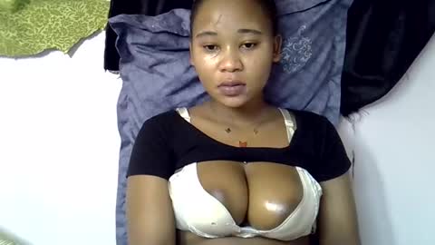 Snapshot of vanillavenus chatting on 26, 11, 2025 vanillavenus online show from 26, 11, 2025