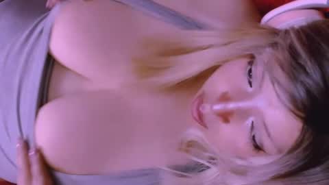 Snapshot of vanne_amet chatting on 8, 6, 2026 free follow me online show from 8, 6, 2026